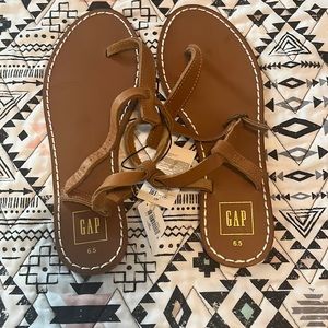 Brand new!!! Womens Gap brown Sandals. Size 6.5!